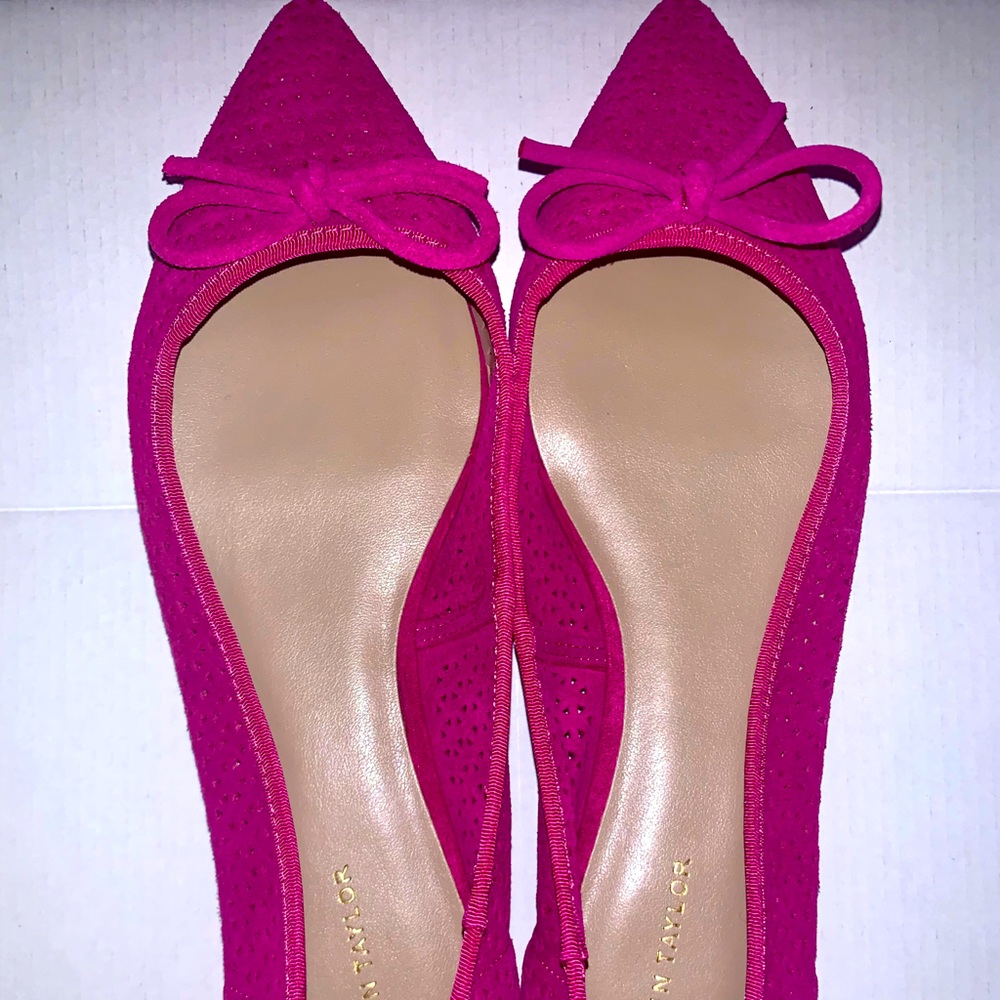 ANN TAYLOR Flats Perforated Suede Pointy Toe Ballet Magenta Sunset 7 NEW w/o tag